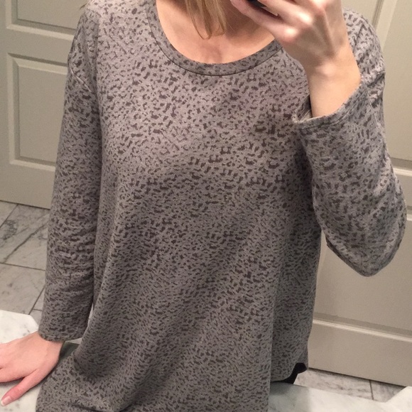 Soft Joie Asymmetric Sweater in Grey Leopard 🐆 - Picture 5 of 8